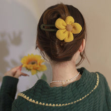 Load image into Gallery viewer, Elegant Plush Flower Hairpins