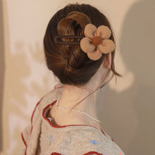 Load image into Gallery viewer, Elegant Plush Flower Hairpins