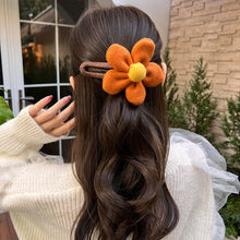 Load image into Gallery viewer, Elegant Plush Flower Hairpins