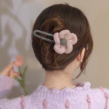 Load image into Gallery viewer, Elegant Plush Flower Hairpins