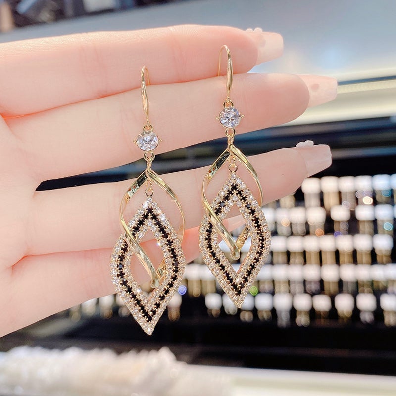 Rhombus Earrings With Diamonds