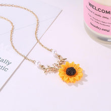 Load image into Gallery viewer, Fascinating Pearl Sunflower Necklace