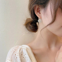 Load image into Gallery viewer, Vintage Flower Drop Earrings