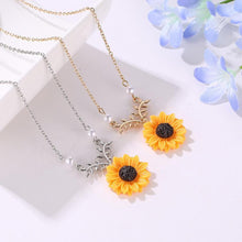 Load image into Gallery viewer, Fascinating Pearl Sunflower Necklace