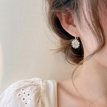Load image into Gallery viewer, Vintage Flower Drop Earrings