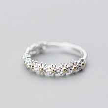 Load image into Gallery viewer, Adjustable Daisy Ring
