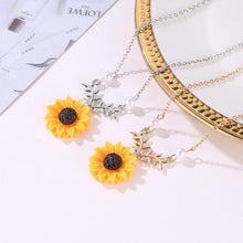 Load image into Gallery viewer, Fascinating Pearl Sunflower Necklace