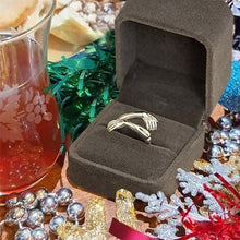 Load image into Gallery viewer, 💕2022 new couple hug ring💕