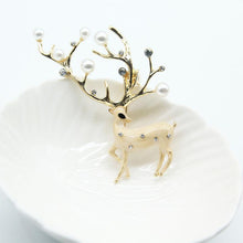 Load image into Gallery viewer, Exquisite Deer Brooch