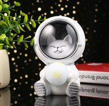 Load image into Gallery viewer, Astronaut Atmosphere LED Night Light