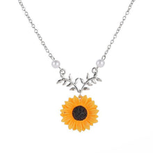 Load image into Gallery viewer, Fascinating Pearl Sunflower Necklace