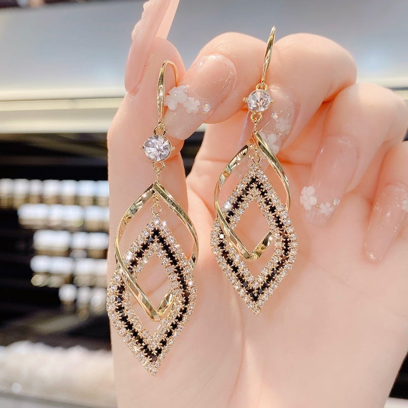 Rhombus Earrings With Diamonds