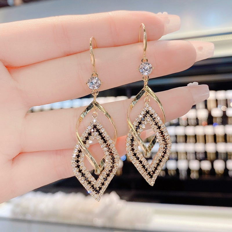 Rhombus Earrings With Diamonds