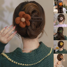 Load image into Gallery viewer, Elegant Plush Flower Hairpins