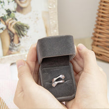 Load image into Gallery viewer, 💕2022 new couple hug ring💕
